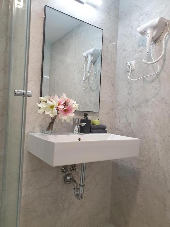 Betariel'Com Westbahnhof M Apartment Wien Ngoại thất bức ảnh